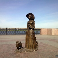 Скульптура "Дама с собачкой"