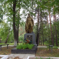 Памятник-могила павшим воинам.
