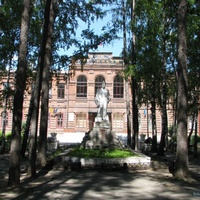Памятник горнякам около Горного техникума