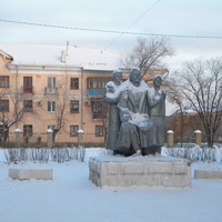 Новый город.Памятник Макаренко