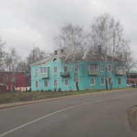 Дома на въезде в поселок со стороны Астафьево