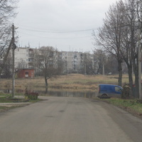 Первомайская улица. Подъезжая к пруду