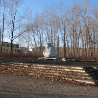 Памятный камень на Черноисточенском шоссе