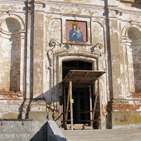 Центральный вход в храм