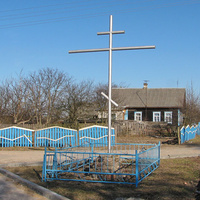 Крест возле храма