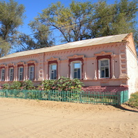 Старинное здание в селе Пришиб