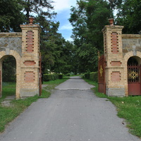 Самчики. Главные ворота в парк.