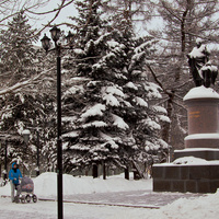 Сквер с памятником Ломоносову