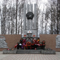 Памятник в Ижморском