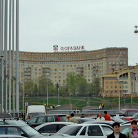 Здание возле Киевского вокзала