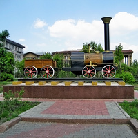 Памятник первому паровозу
