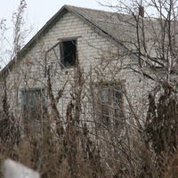 Заброшенный дом по улице Центральной