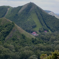 вид с каменной горы на лыжную базу (омшаник)
