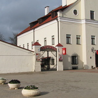 Ресторан и вход в ратушу