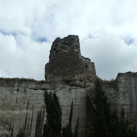 Монастырская скала и руины крепости Каламита