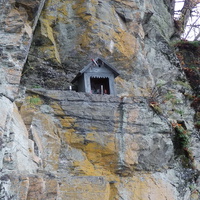 Языческий алтарь на берегу реки