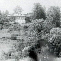 Старо-Пареево.Вид с горы на дом Зайцевых и парк.
