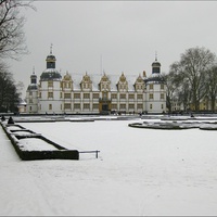 Нойхаус-шлосс и парк в стиле барокко