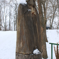Пристень. Деревянная скульптура Серафима Саровского.