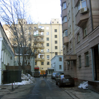 Гиляровского 6, во дворе