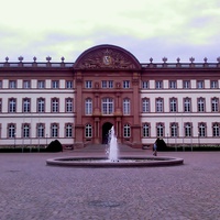 Schlossplatz Цвайбрюккен