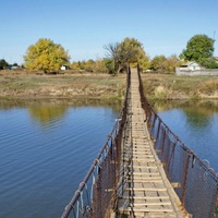 Канатный мост через реку Аксинец