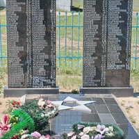 Мемориальные стеллы с именами павших и умерших участников войны