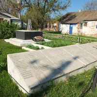мемориал- братская могила воинов ВОВ