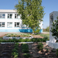 школа и памятник Матросову