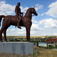 Памятник казакам у автомобильного моста