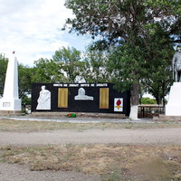 Братская могила павших в ВОВ, погибших шахтеров и мемориал воинам-землякам,погибшим в ВОВ