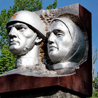 Скульптура мемориала павшим воинам
