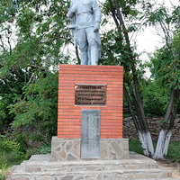 Памятник павшим воинам на братской могиле