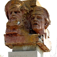 Памятник Поддтелкову и Кривошлыкову