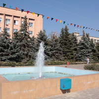 фонтан напротив здания администрации