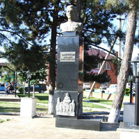 Памятник писателю Закруткину В.А.