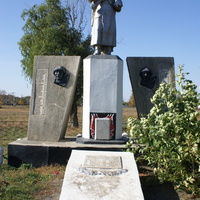 Мемориал и братская могила