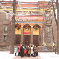 Санкт-Петербургский буддийский храм «Дацан Гунзэчойнэй») — самый северный в мире буддийский храм. «Гунзэчойнэй» в переводе с тибетского означает «Источник святого учения Всесострадающего Владыки-отшельника».