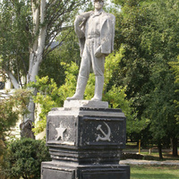 памятник шахтеру в парке
