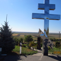 Поклонный крест, на территории мемориала