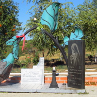Памятник погибшим воинам женщинам в октябре 1943 года.