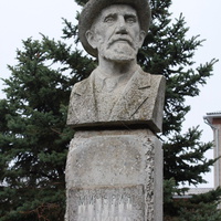 памятник Мичурину