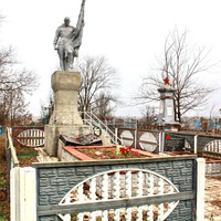 братская могила воинов ВОВ на кладбище