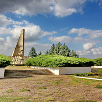 Мемориал героям Гражданской войны  Этот мемориал соорудили земляки командиру 4 кавалерийской дивизии Первой Конной Армии Федору Михайловичу Литунову, погибшему в 1920 году.