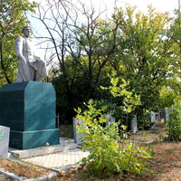 Братская и инд могилы воинов ВОВ на старом кладбище