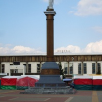 колонна с Ангелом-хранителем на привокзальной площади