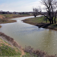 река Аксай Курмоярский на территории хутора весной