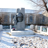 братская могила, погибших в дни Сталинградской битвы у хуторского клуба