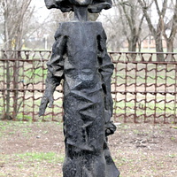 скульптура ребенка на мемориале