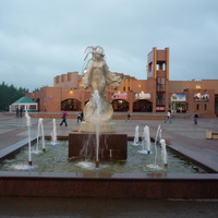 Площадь и фонтан в центре Истры